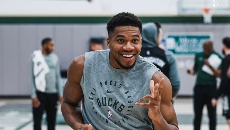 "Μου αρέσει το χέβι μέταλ" - Ο Γιάννης Αντετοκούνμπο κάνει QnA και τρελαίνει τα social media