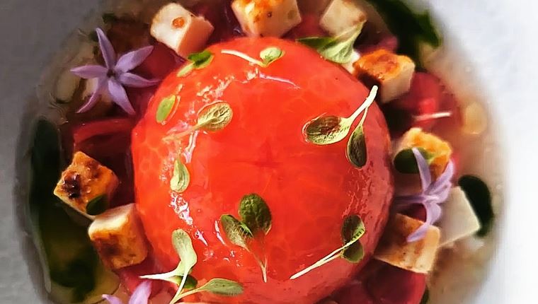 Λένε πως εκεί θα φας μια από τις κορυφαίες ντοματοσαλάτες της Ελλάδας