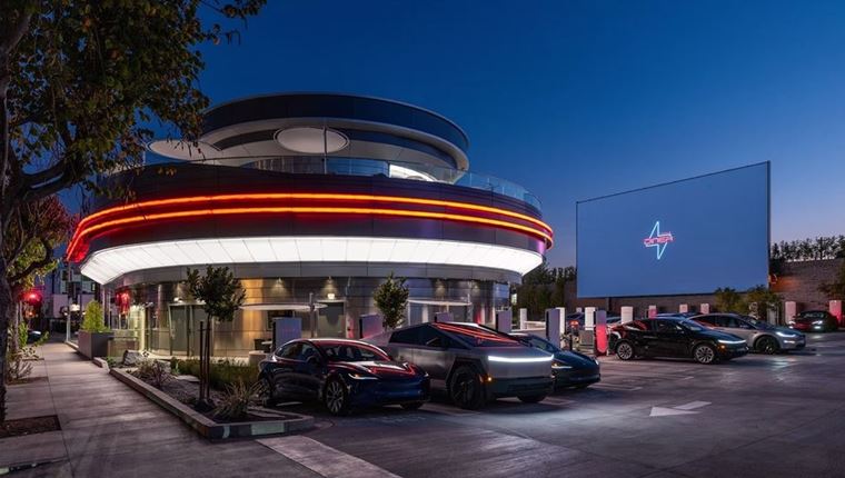 Γιατί το Tesla Diner είναι το πιο ενδιαφέρον project του Elon Musk εδώ και καιρό