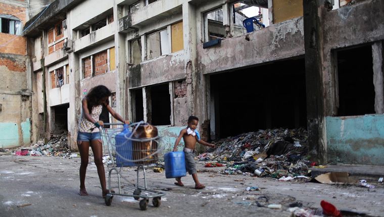 Στην Αργεντική δεν θερίζει μόνο η πανδημία, αλλά και η φτώχεια