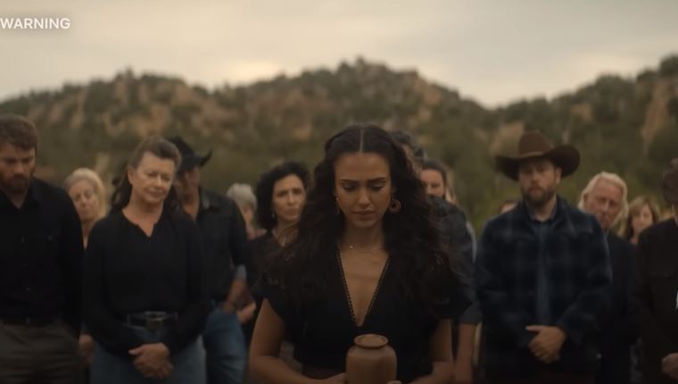 Στο Trigger Warning του Netflix η Jessica Alba παίρνει την εκδίκησή της, στην κυριολεξία