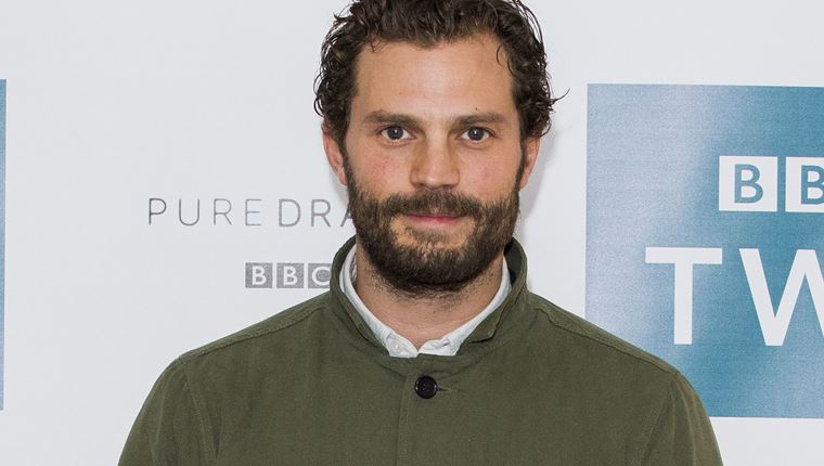 Ένα σημαντικό στιλιστικό μάθημα για το layering από τον Jamie Dornan