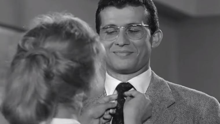 Η Παγκόσμια Ημέρα Γραβάτας δείχνει ωραιότερη μέσα από τον παλιό ελληνικό κινηματογράφο