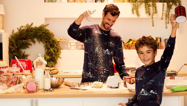 Βρήκαμε τις τέλειες χριστουγεννιάτικες πυτζάμες για όλη την οικογένεια