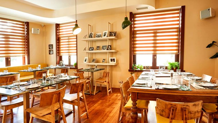 Πώς το Frankie εξελίχθηκε σε μία από τις καλύτερες τρατορίες της Αθήνας