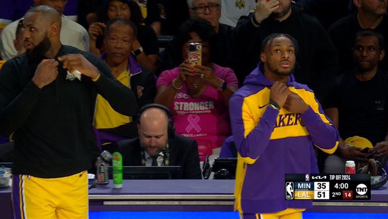 Ιστορική στιγμή: Lebron James και υιός παίζουν μαζί στους Λέικερς (video)