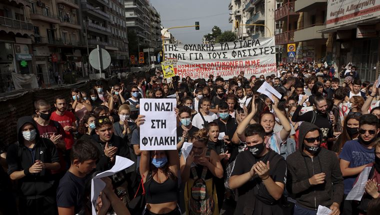 Η γυναίκα που τόλμησε να καταγγείλει τη Χρυσή Αυγή