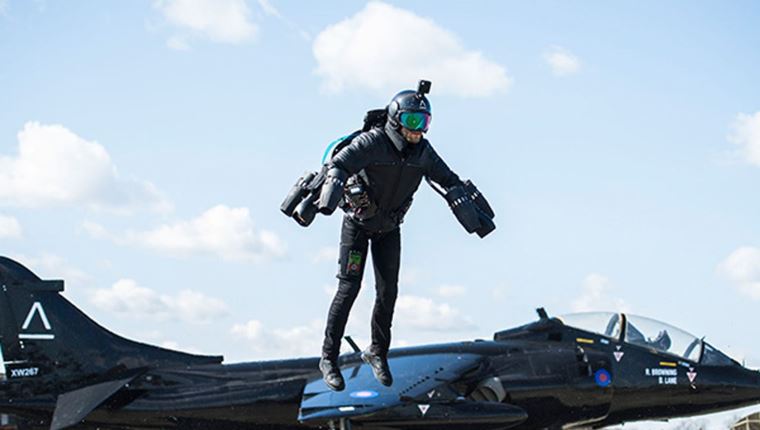 Το κοστούμι που σου επιτρέπει να πετάξεις, ακριβώς όπως στις ταινίες