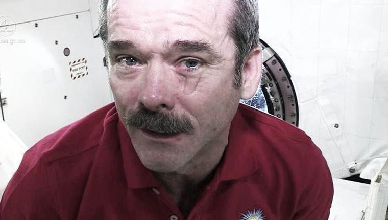 Τι συμβαίνει αν κλάψεις στο διάστημα