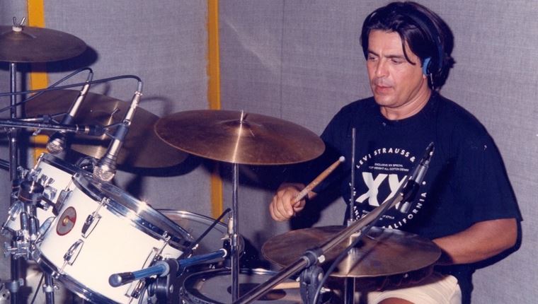 &#39;Έφυγε&#39; από τη ζωή ο Βασίλης Κωνσταντινίδης των Idols