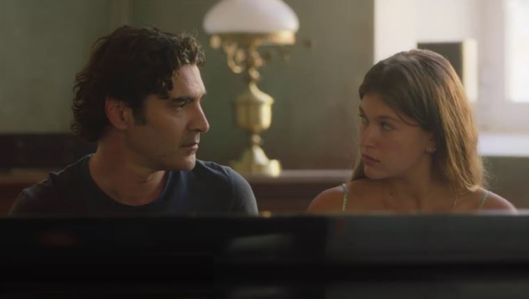 Ο Χριστόφορος Παπακαλιάτης πάει Netflix