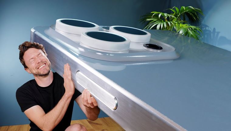 YouTubers έφτιαξαν το μεγαλύτερο iPhone στον κόσμο (video)