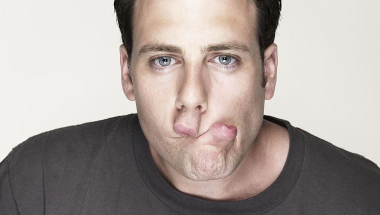 Γυμναστική προσώπου για να δείχνεις νεότερος