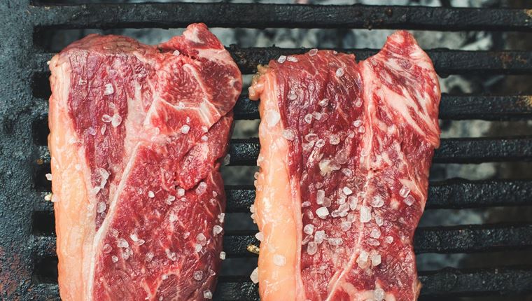 Απόλυτα υγιεινό το κρέας όταν ψήνεται στα κάρβουνα