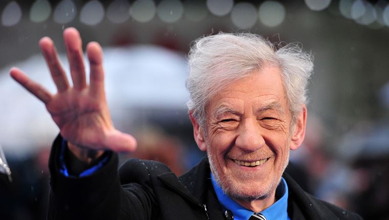 O Sir Ian McKellen έκανε το καθήκον του στην κοινωνία