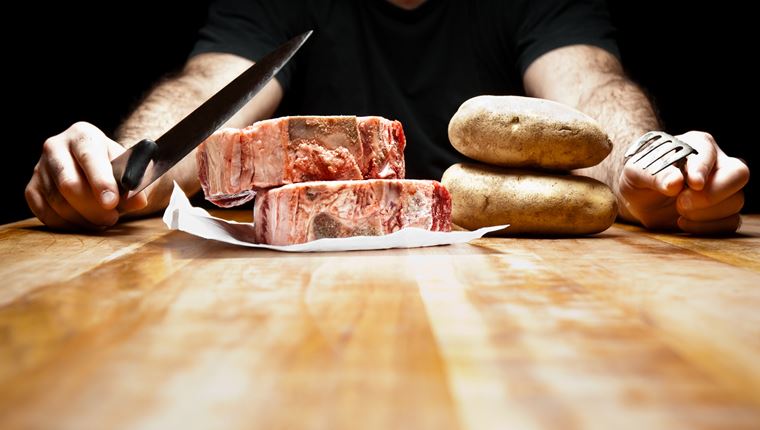 Το κόκκινο κρέας κάνει λιγότερο ελκυστικούς τους άντρες