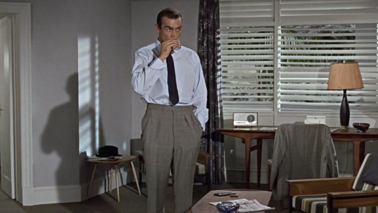 Η old school αξία των παντελονιών με πιέτες