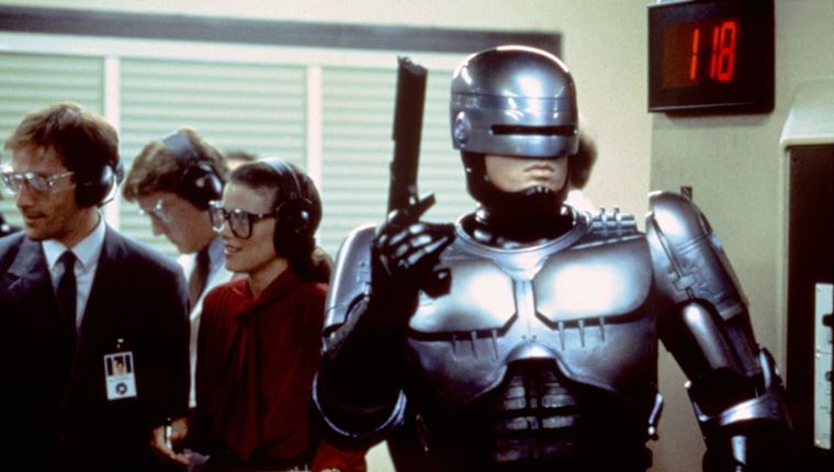 10 στιγμές του RoboCop που προέβλεψαν το μέλλον