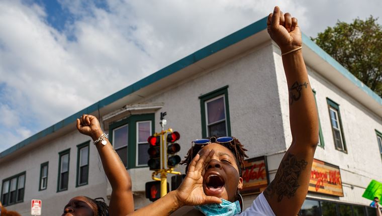 Black Out Tuesday: Η μουσική βιομηχανία κατεβάζει ρολά