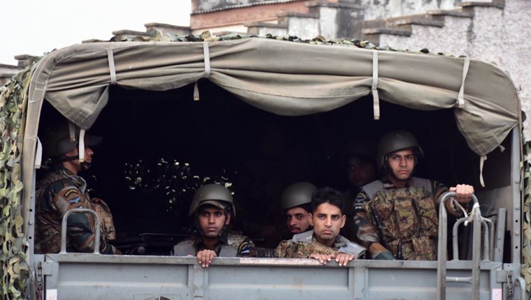 Ινδία-Πακιστάν: Πόσο πιθανός είναι ο πόλεμος και ο ρόλος του νερού