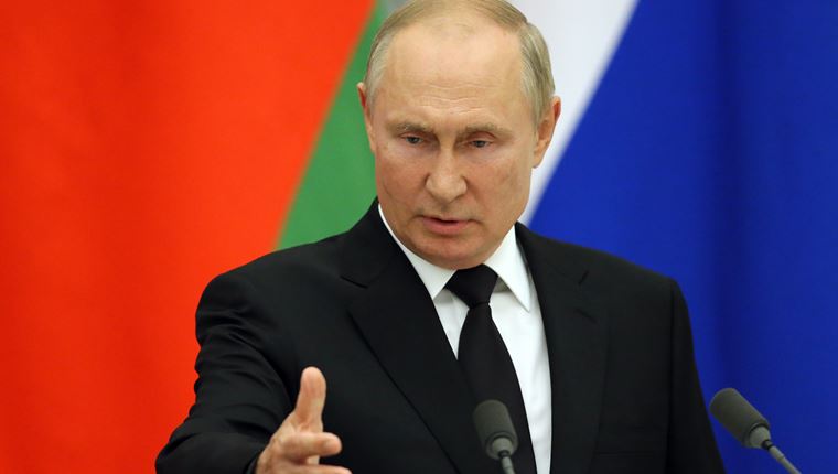 O Putin έχει χάσει την επαφή με την πραγματικότητα, γράφει το Bloomberg