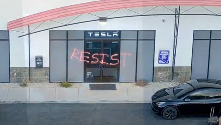 Σοκάρουν αποτελέσματα έρευνας: δικαιολογημένοι οι βανδαλισμοί κατά Tesla-τι είναι η κουλτούρα δολοφονιών