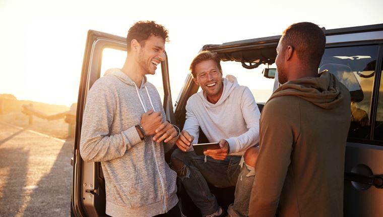 Πώς να κάνεις νέους φίλους ως ενήλικος άνδρας