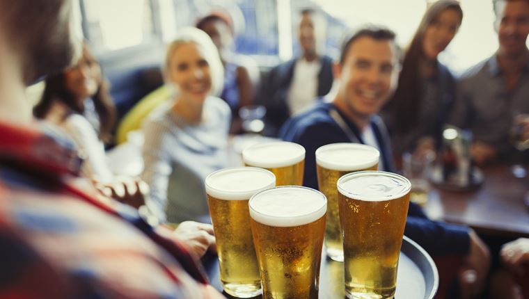 Στον Καναδά φτιάχνουν μπύρα από κάνναβη που σε &quot;φτιάχνει&quot; αμέσως