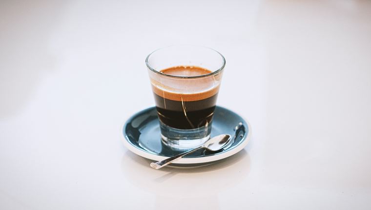 Ο λόγος που ένας εσπρέσο είναι σημαντικός πριν από το γυμναστήριο