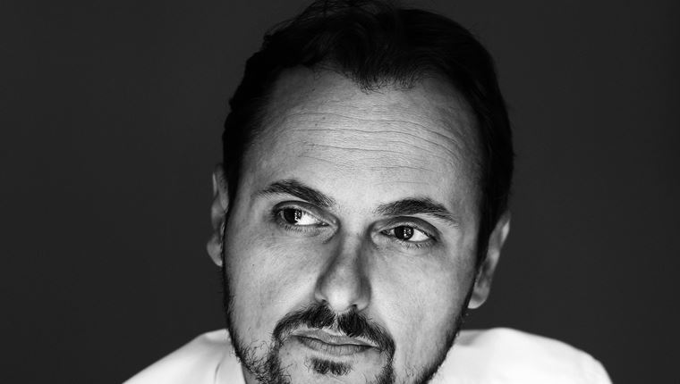 24 δυνατά διηγήματα για 24 σταθμούς του ηλεκτρικού