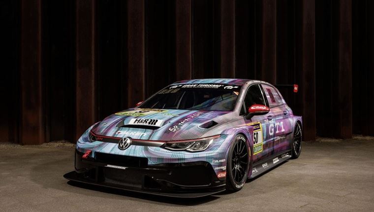 Οδηγώντας το αγωνιστικό VW Golf GTI Clubsport των 323 ίππων