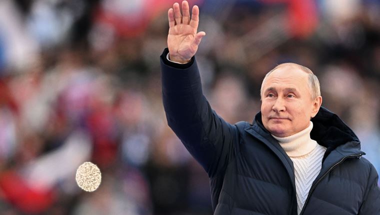 To δεξί χέρι του Putin στον πόλεμο της παραπληροφόρησης