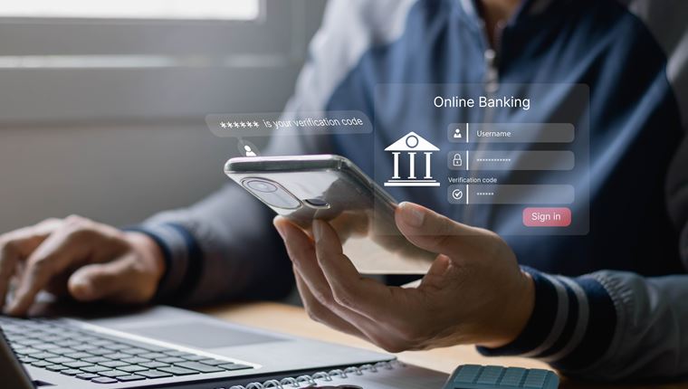 1 στους 4 Έλληνες χρησιμοποιεί IRIS