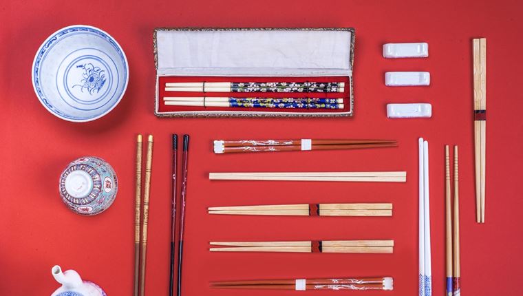 Οι απλοί κανόνες για να χρησιμοποιείς τα chopsticks
