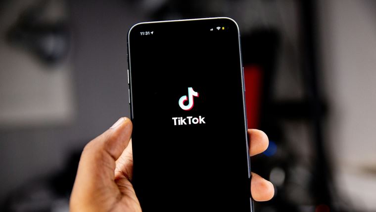WikiTok: Η εφαρμογή που είναι πολύ καλύτερη από το TikTok