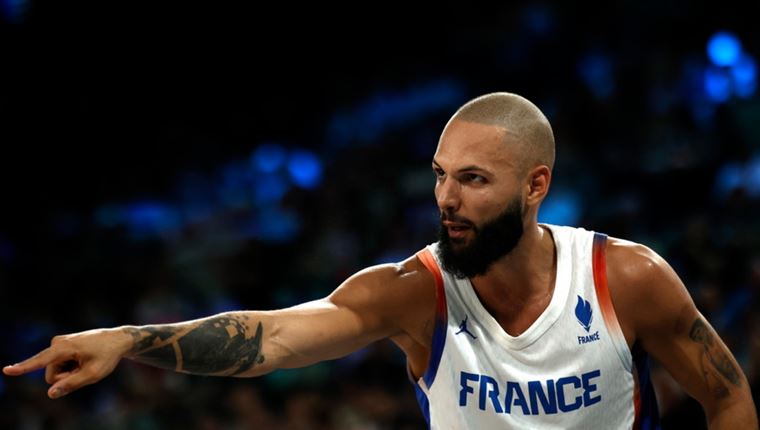 Τα καλύτερα σχόλια και memes για την μεταγραφή Φουρνιέ στον Ολυμπιακό