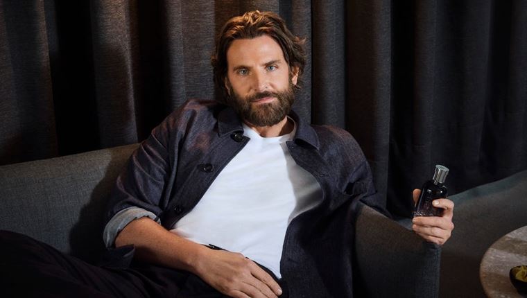 Αυτό είναι το άρωμα που (ξε)πουλά ανά 4 δευτερόλεπτα - Το διαφημίζουν Bradley Cooper και Vinícius