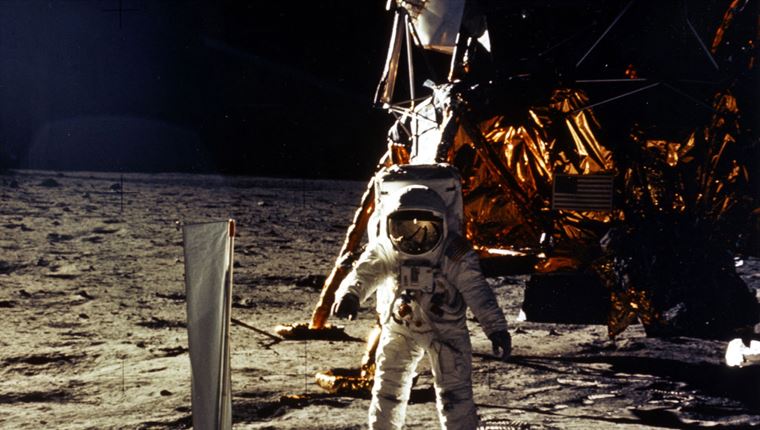 Στο σφυρί σπάνιες φωτογραφίες από την χρυσή εποχή της εξερεύνησης του διαστήματος