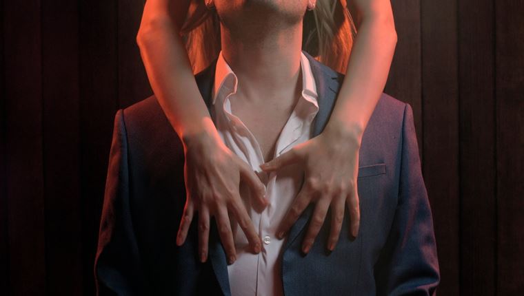 Τι ανακάλυψαν οι επιστήμονες για τις γυναίκες που μιλάνε πολύ πρόστυχα