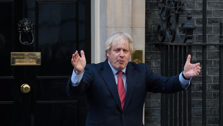 Ο Boris Johnson κάνει push-ups, η Βρετανία έτοιμη να ανακάμψει μετά το lockdown