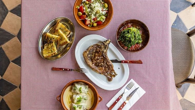 Αυτή η ταβέρνα θα μείνει ανοιχτή όλο τον Αύγουστο στην Αθήνα