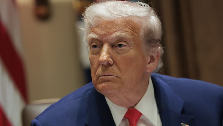 Γιατί ο Donald Trump εξαίρεσε iPhones και υπολογιστές από τους δασμούς