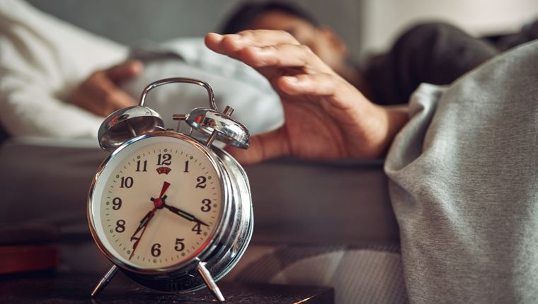 Η ώρα που πρέπει να ξυπνάμε, σύμφωνα με τους εκατομμυριούχους του TikTok