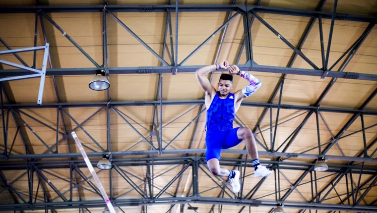 Εμμανουήλ Καραλή, πώς μοιάζει ο κόσμος από τα 6 μέτρα;