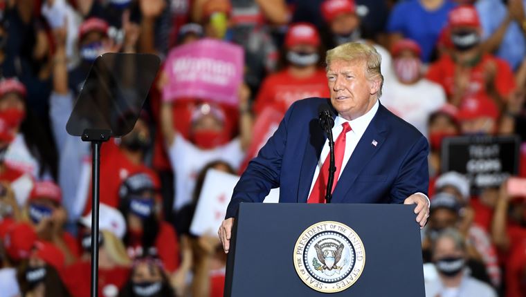 Ο Donald Trump ισχυρίζεται ότι το εμβόλιο του κορονοϊού θα είναι έτοιμο σε ένα μήνα