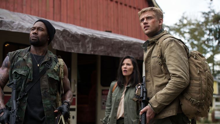 Ο Boyd Holbrook εξηγεί τι συμβαίνει στον "Κυνηγό" που ανοίγει την Πέμπτη στις αίθουσες