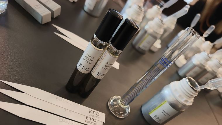 Δημιουργήσαμε τα δικά μας αρώματα στο ειδικό Perfume Blending Masterclass της EPC και της Range Rover