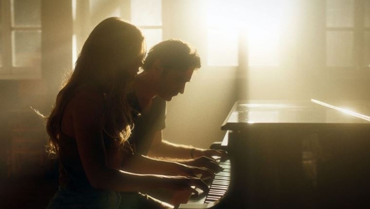 Ο Χριστόφορος Παπακαλιάτης και επίσημα στο Netflix με το "Maestro"