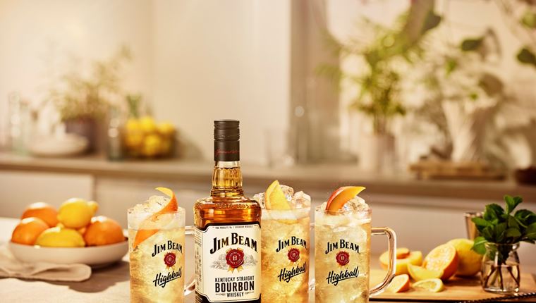 Το cocktail που μπορείς να φτιάξεις εύκολα και να εντυπωσιάσεις τους φίλους σου