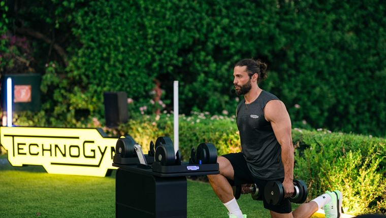 Technogym: Παρουσίασε τα νέα Technogym Connected Dumbbells με ένα Exclusive Sunset Master Class με τον Κωνσταντίνο Βασάλο